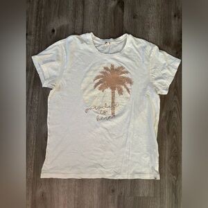 Large Billabong tshirt with distressed neck and embroidered lettering